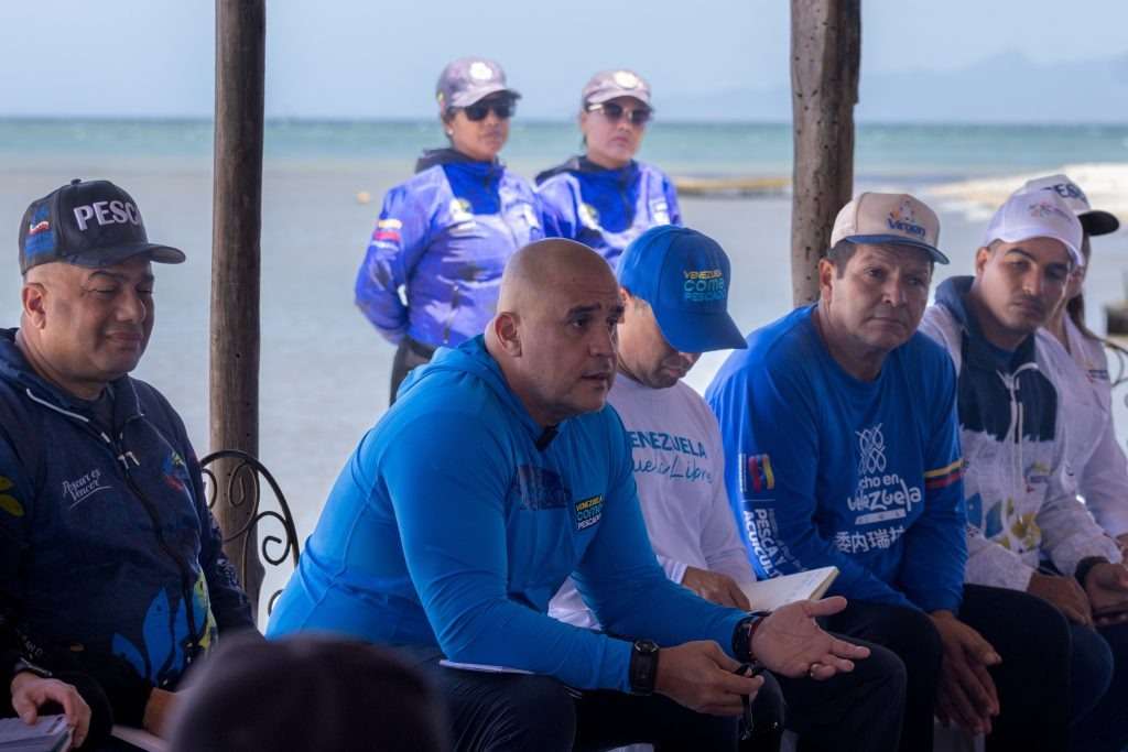 Pescadores de la isla de Coche afinan técnicas en la zafra de la sardina