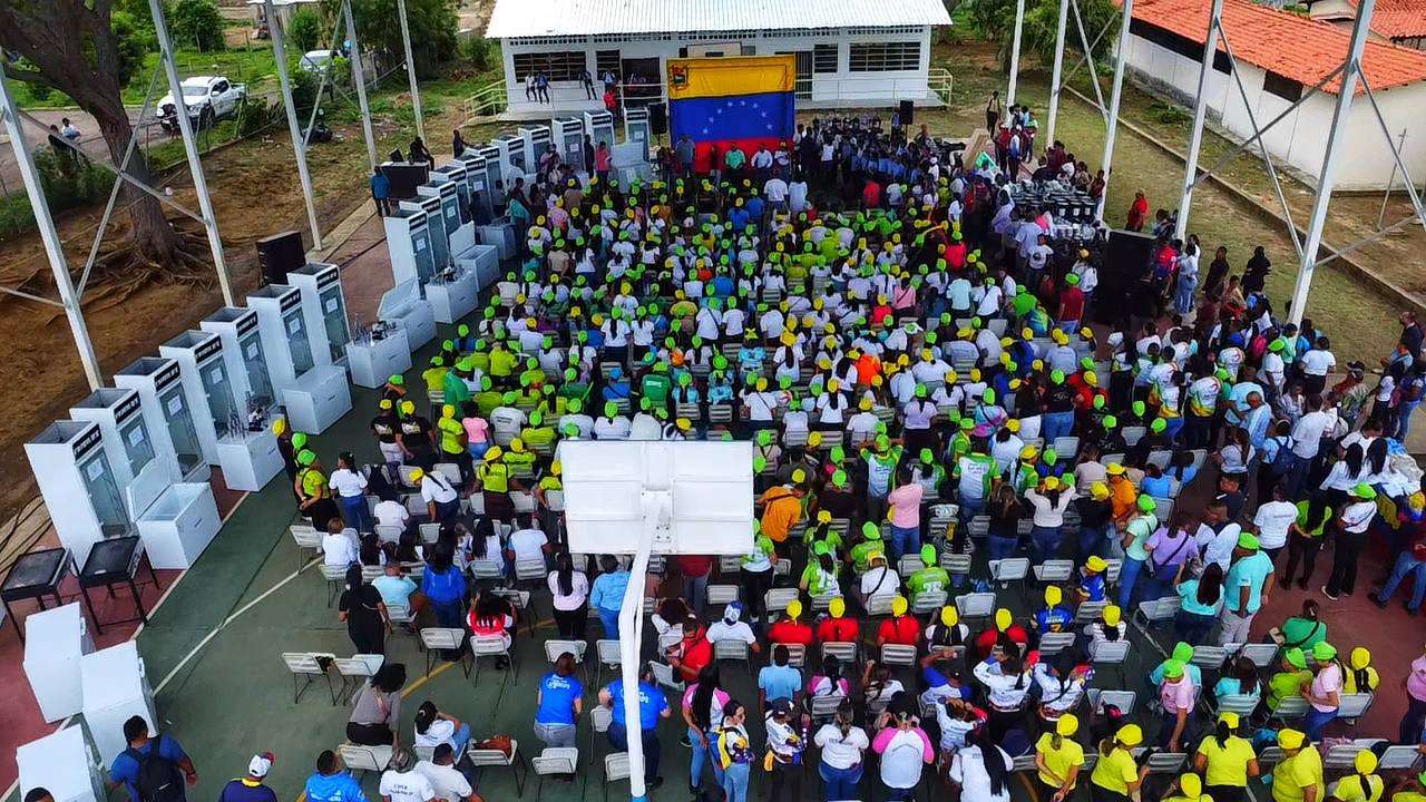 Reciben dotación 18 centros educativos de Guárico