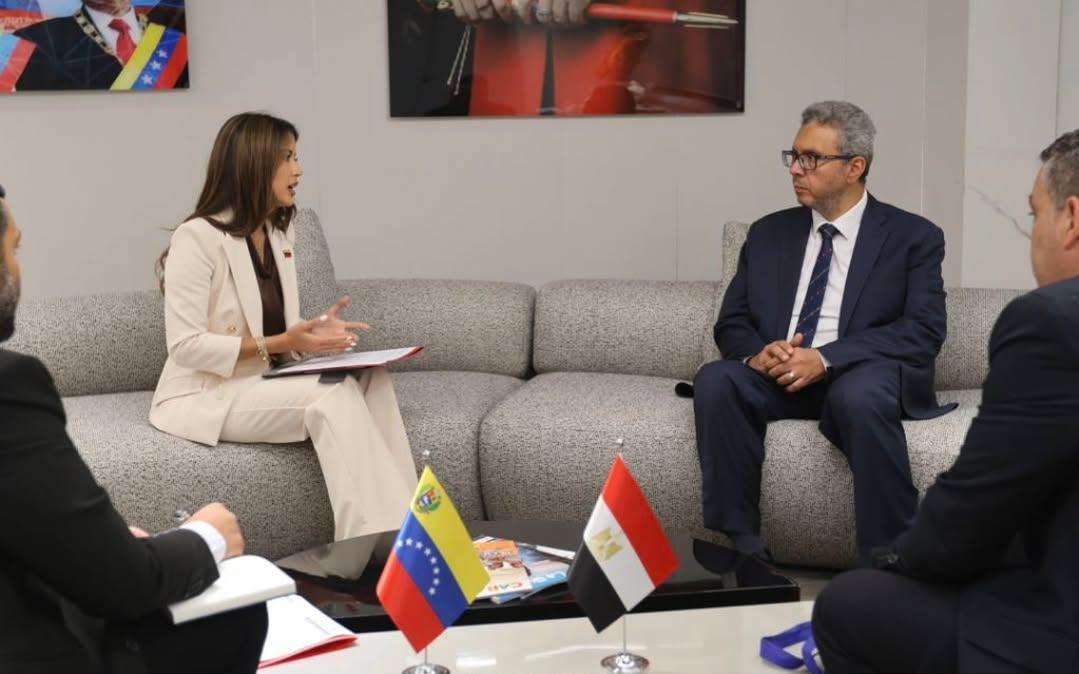 Venezuela y Egipto proyectan vuelos chárter para potenciar el turismo