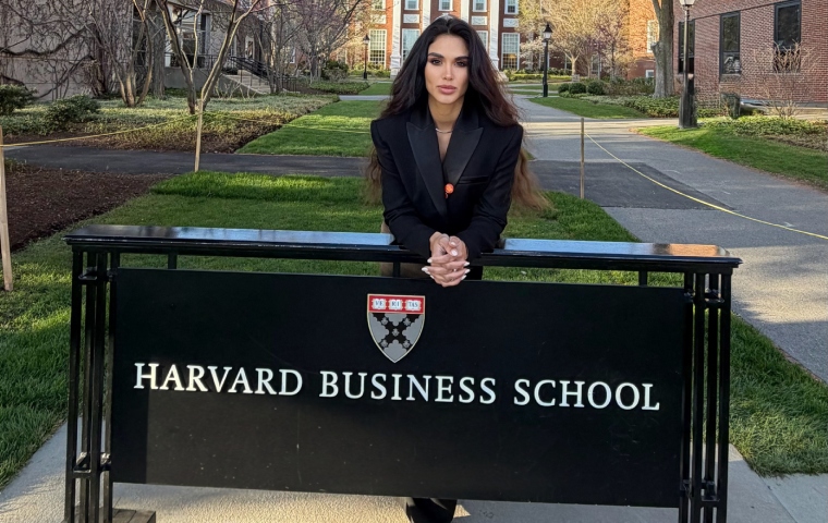 Venezolana Michell Roxana Castellanos brilla en Harvard [+Impact Leader Award 2026]